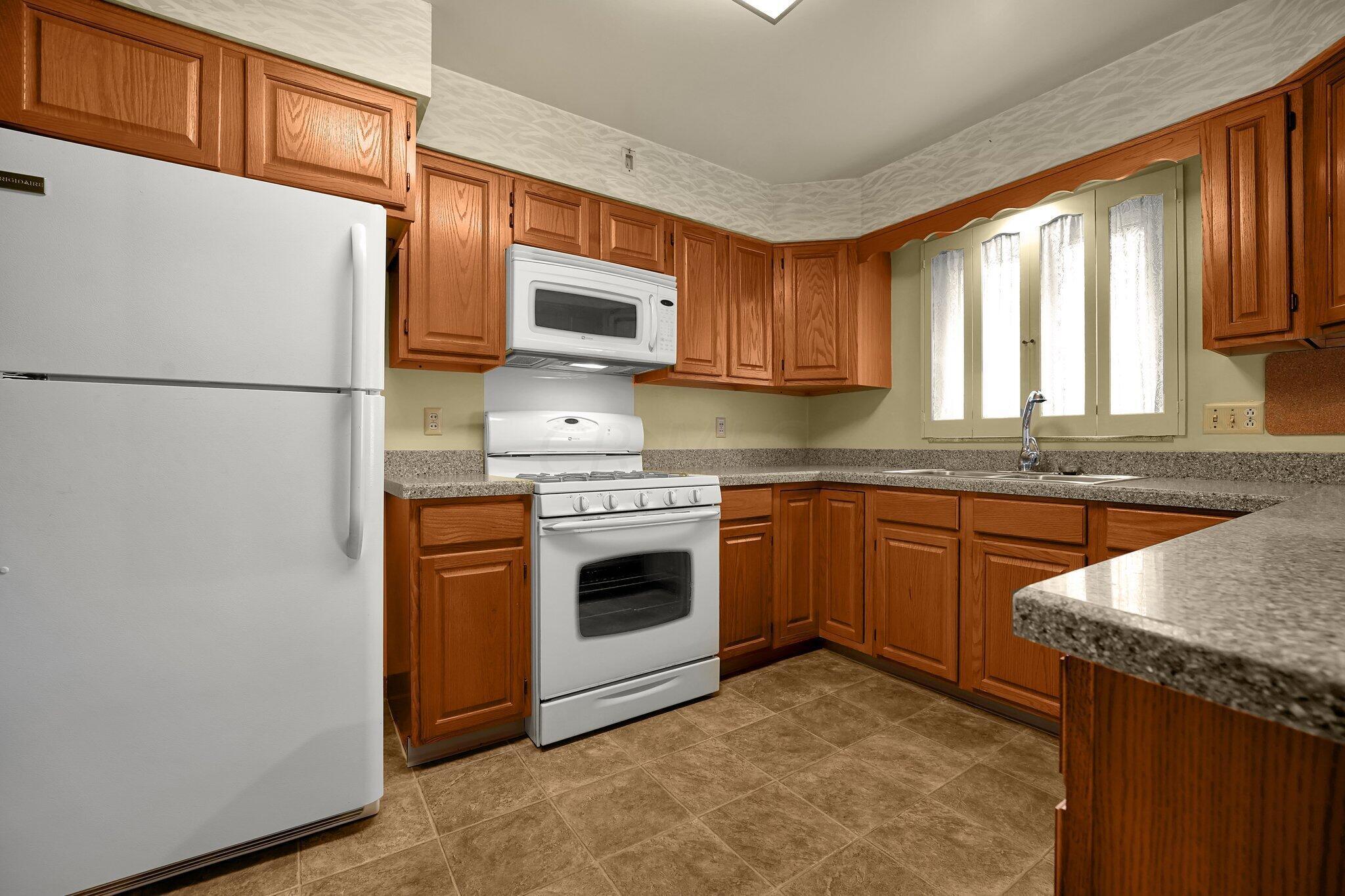 2247 Lytham Road Columbus, OH 43220 - Photo 3 of 24 Kitchen