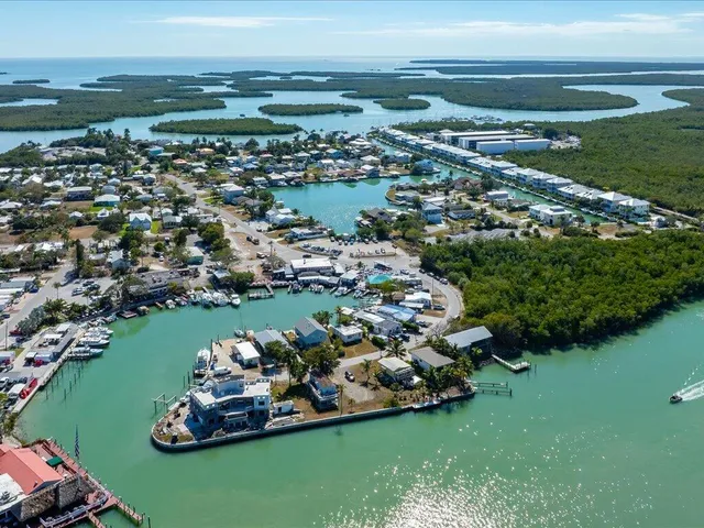 $1,299,000 | 232 Harbor Place North, Goodland, FL 34140