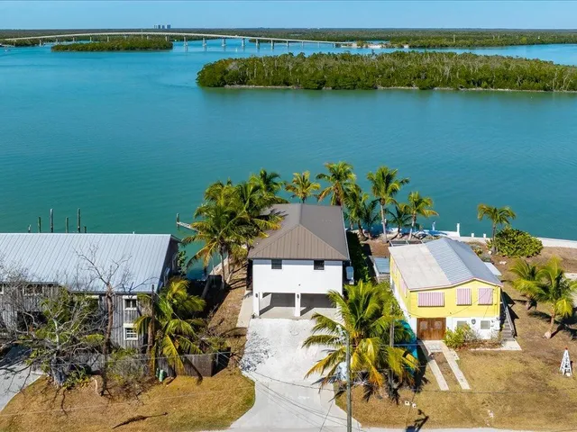 $1,299,000 | 232 Harbor Place North, Goodland, FL 34140