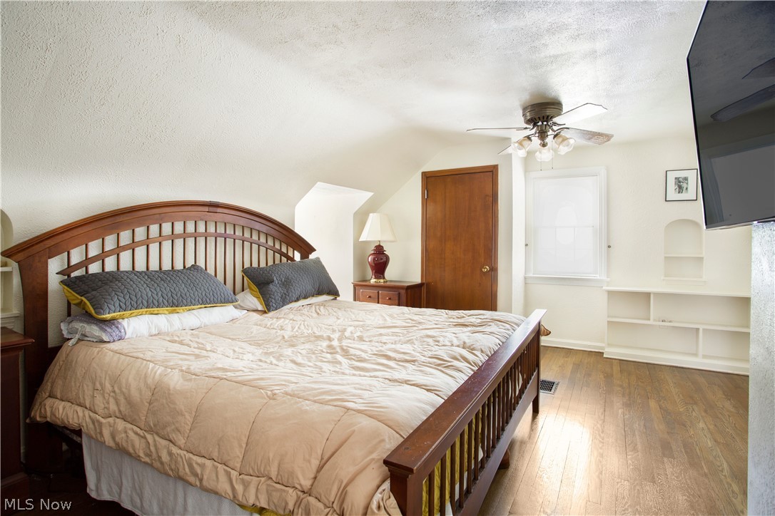 1655 Sunview Road Cleveland, OH 44124 - Photo 12 of 19
