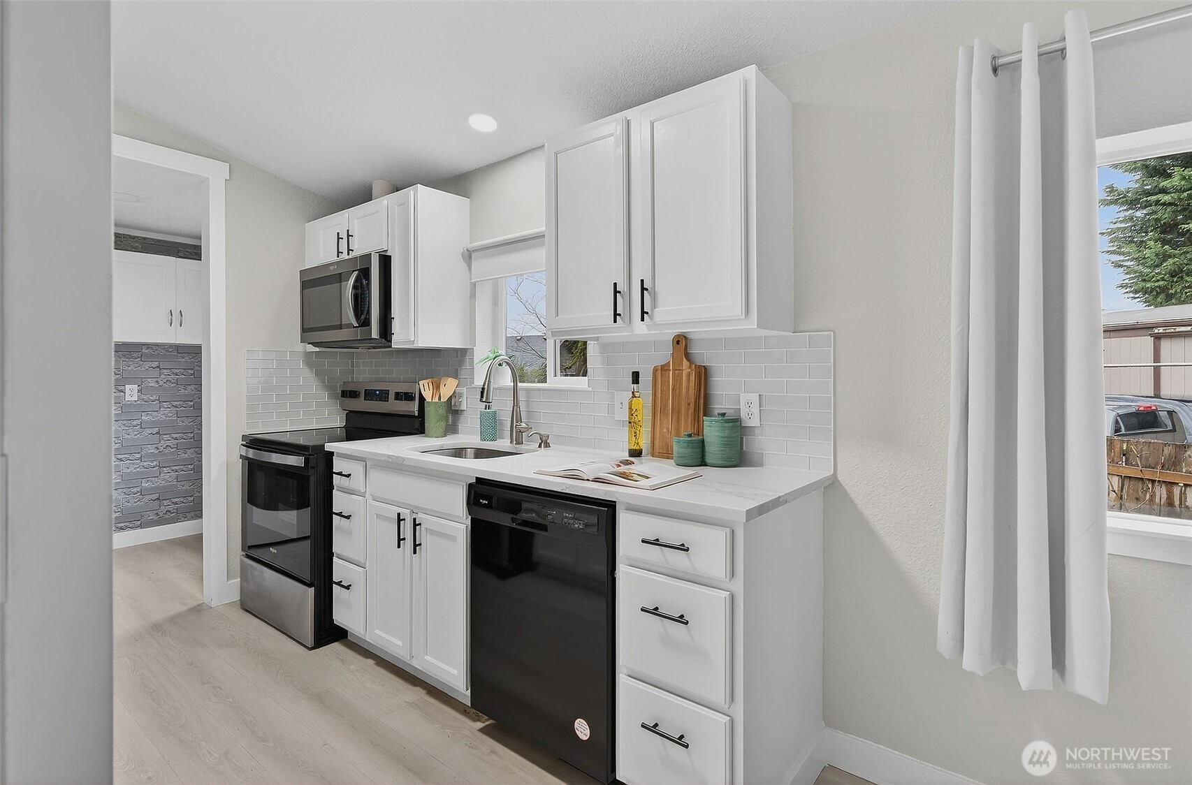 12825 Northeast 198th Court Bothell, WA 98011 - Photo 15 of 40