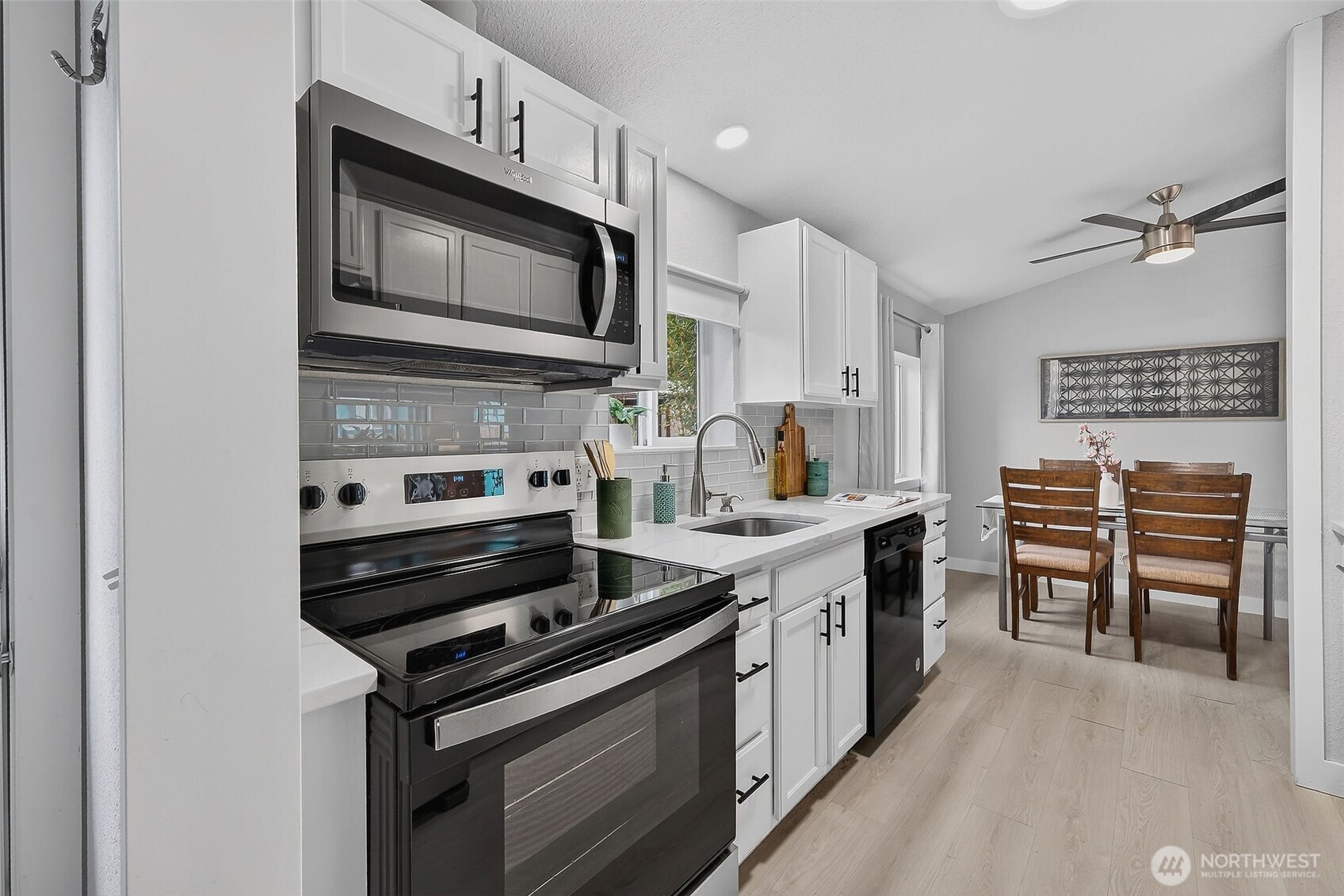 12825 Northeast 198th Court Bothell, WA 98011 - Photo 17 of 40