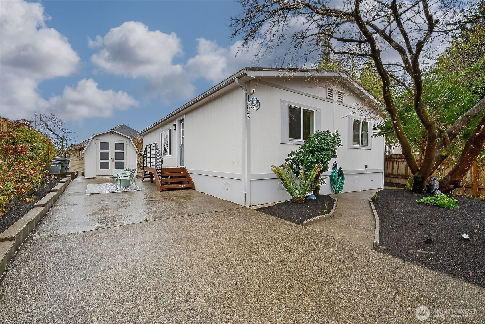 12825 Northeast 198th Court Bothell, WA 98011 - Photo 36 of 40