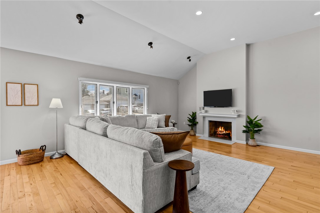 85 Raleigh Avenue Pawtucket, RI 02860 - Photo 5 of 27 Gallery Image 5
