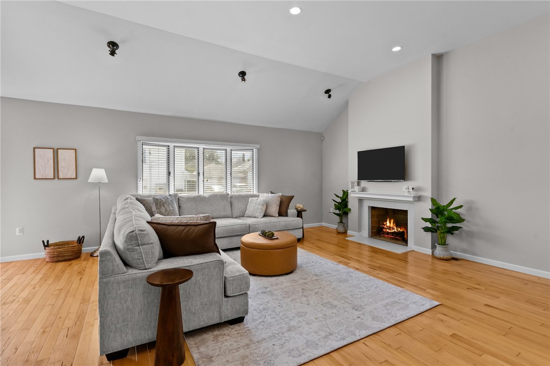 85 Raleigh Avenue Pawtucket, RI 02860 - Photo 6 of 27 Gallery Image 6