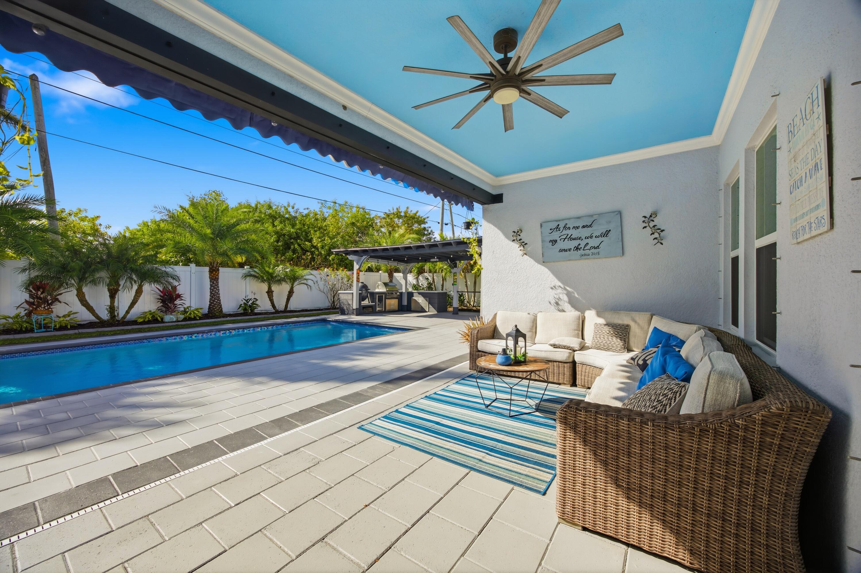 2758 Southwest Onaway Avenue Port St. Lucie, FL 34987 - Photo 35 of 49 a living room with furniture and a potted plant