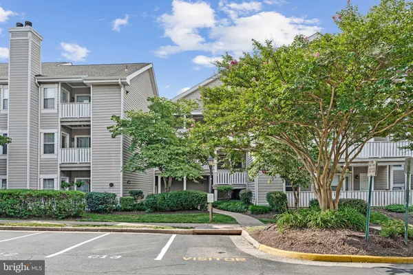 $330,000 | 14313 Climbing Rose Way, Unit 205, Centreville, VA 20121