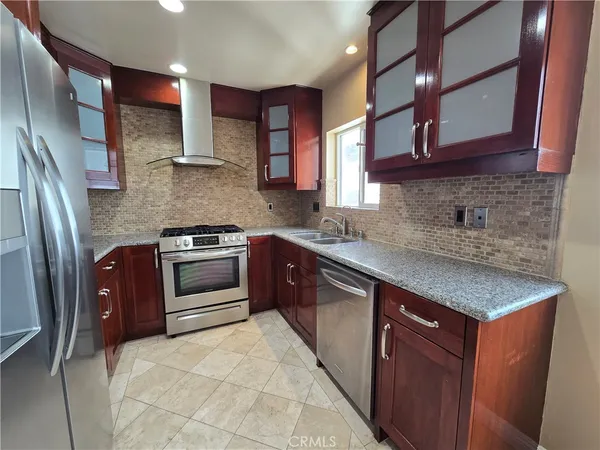 $3,995 | 1154 South Barrington Avenue, Unit 312, Los Angeles, CA 90049