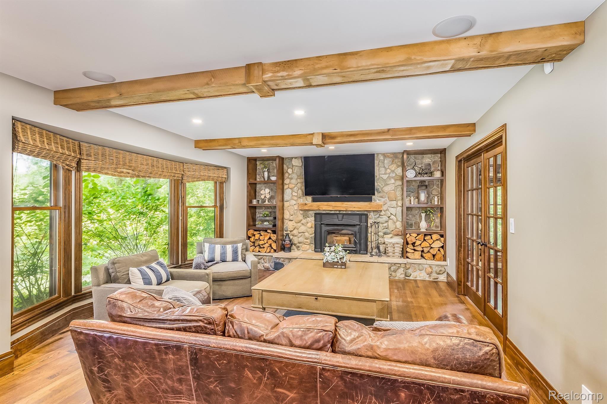 1955 East Snell Road Rochester, MI 48306 - Photo 5 of 49 Family Room
