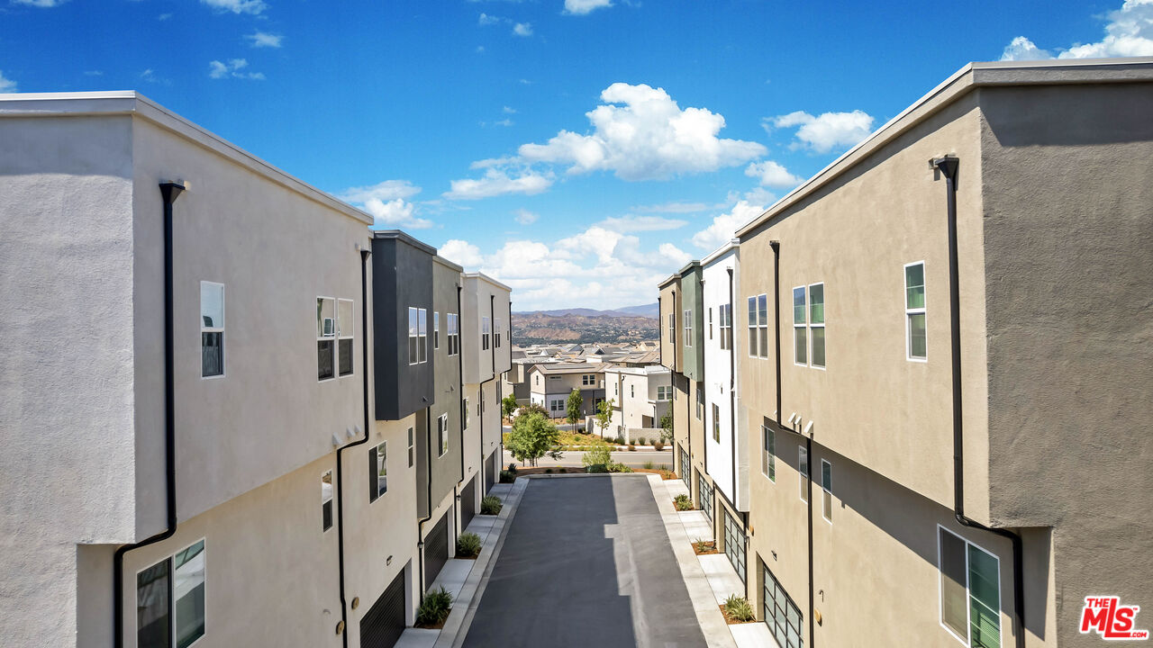 27009 Hummingbird Lane Valencia, CA 91381 - Photo 2 of 35 a view of a balcony