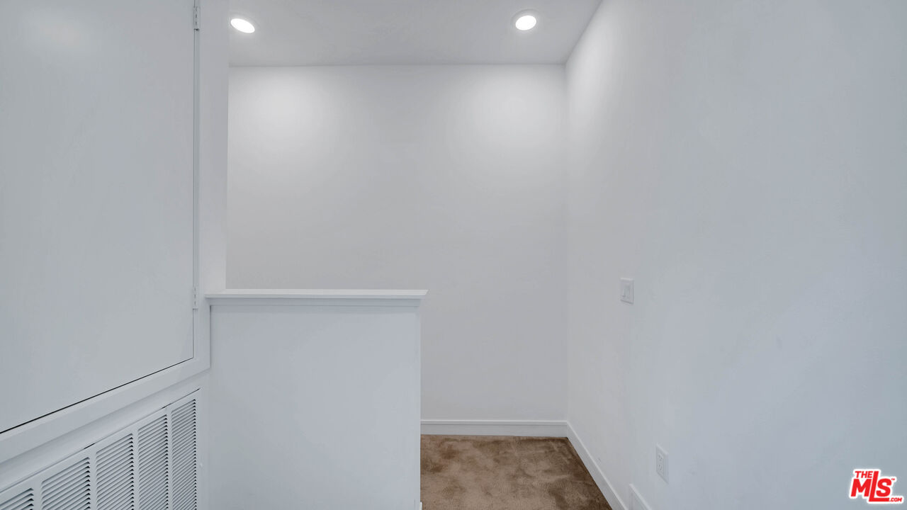 27009 Hummingbird Lane Valencia, CA 91381 - Photo 27 of 35 a view of small space