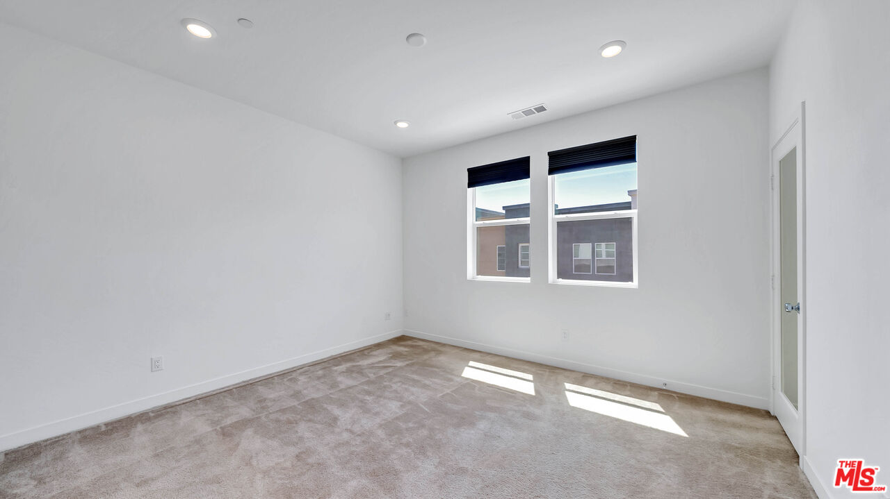 27009 Hummingbird Lane Valencia, CA 91381 - Photo 28 of 35 an empty room with a window