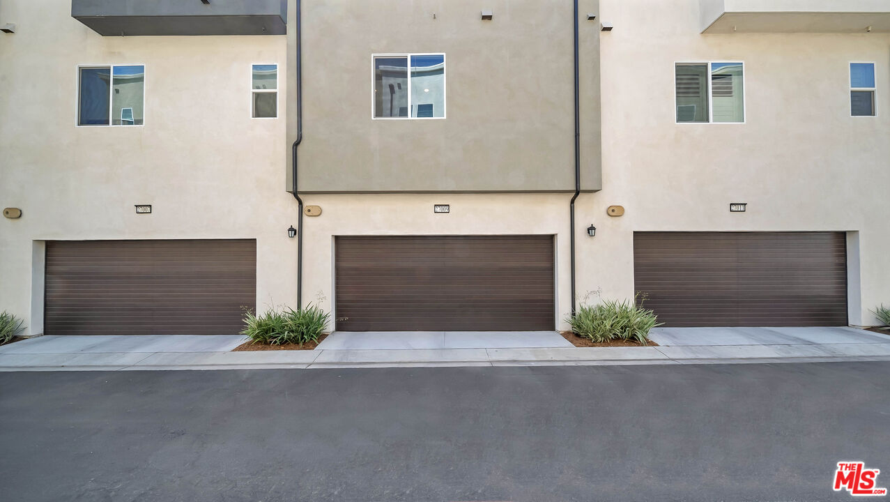 27009 Hummingbird Lane Valencia, CA 91381 - Photo 34 of 35 a living room with a fireplace and potted plant