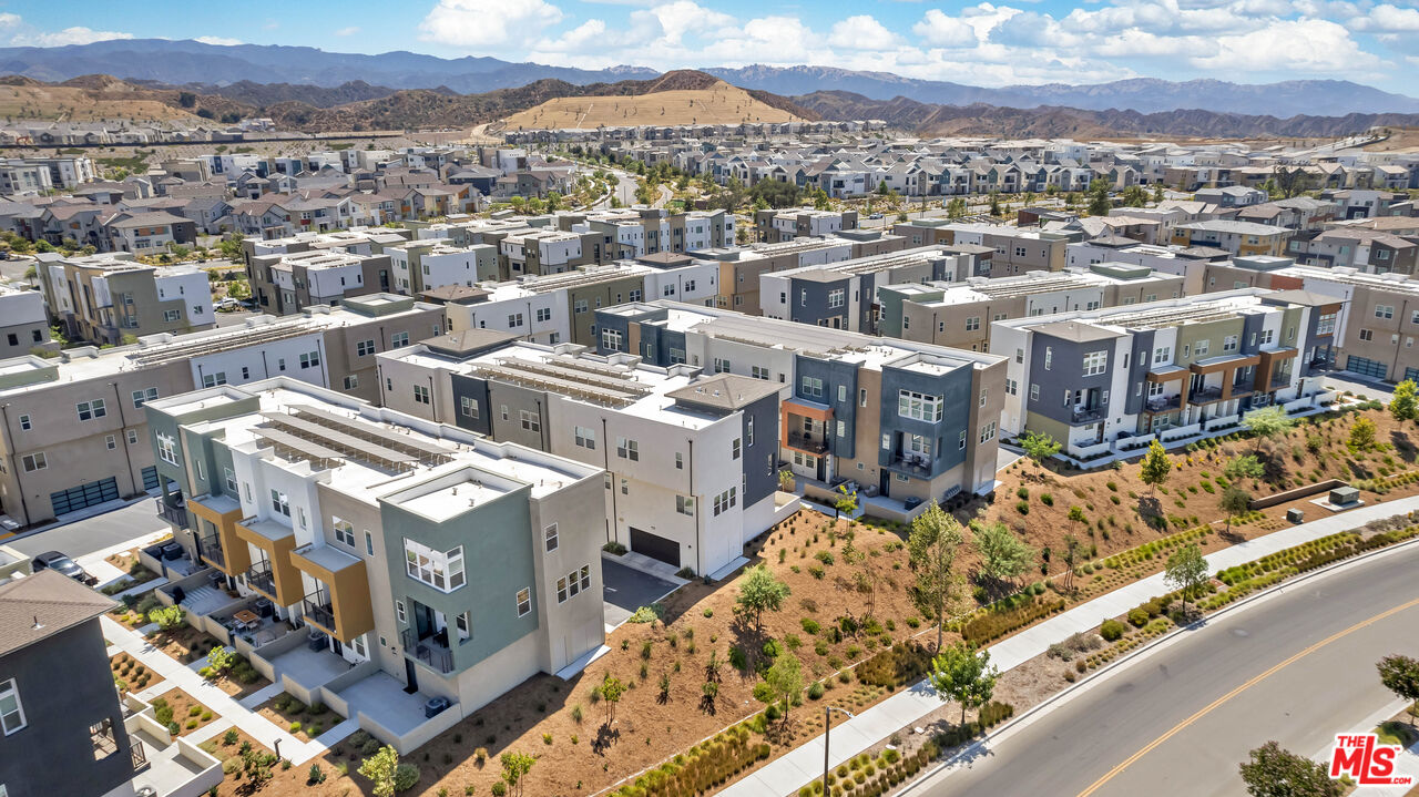 27009 Hummingbird Lane Valencia, CA 91381 - Photo 4 of 35 a view of city with ocean