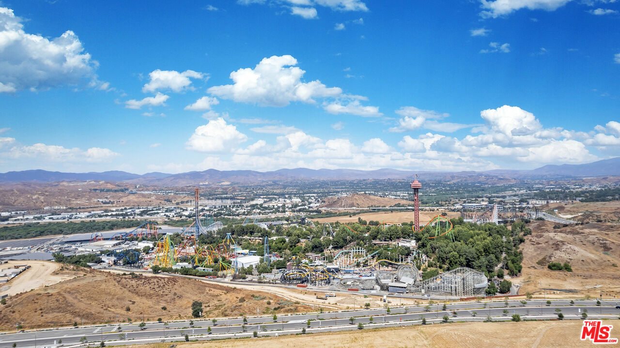 27009 Hummingbird Lane Valencia, CA 91381 - Photo 7 of 35 a view of a city