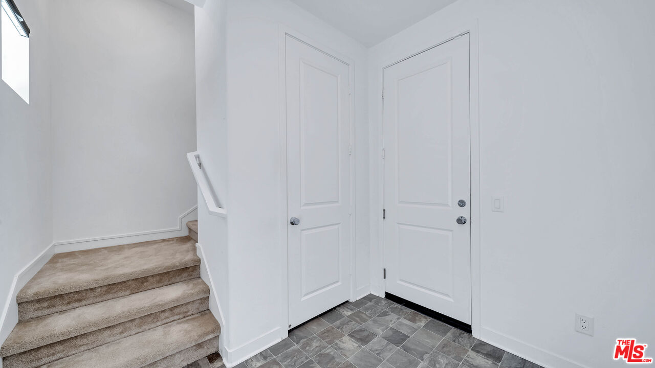 27009 Hummingbird Lane Valencia, CA 91381 - Photo 9 of 35 a view of an empty room