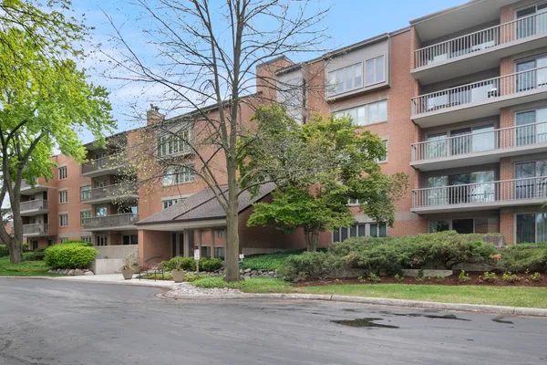$469,900 | 44 Park Lane, Unit 223, Park Ridge, IL 60068