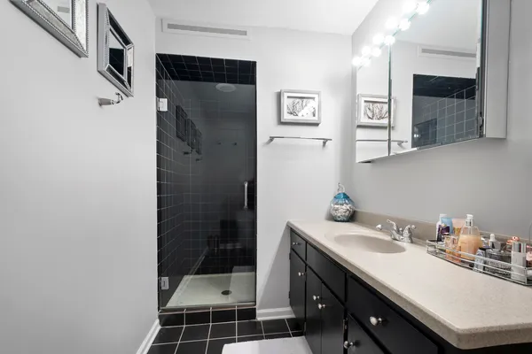 $469,900 | 44 Park Lane, Unit 223, Park Ridge, IL 60068