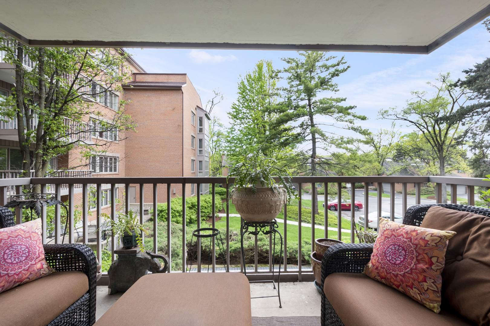 44 Park Lane, Unit 223 Park Ridge, IL 60068 - Photo 18 of 28 a balcony with furniture