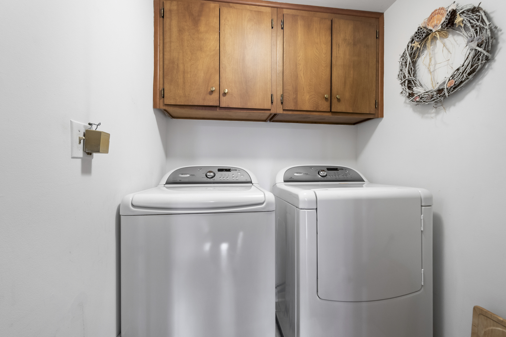 44 Park Lane, Unit 223 Park Ridge, IL 60068 - Photo 19 of 28 a utility room with dryer and washer