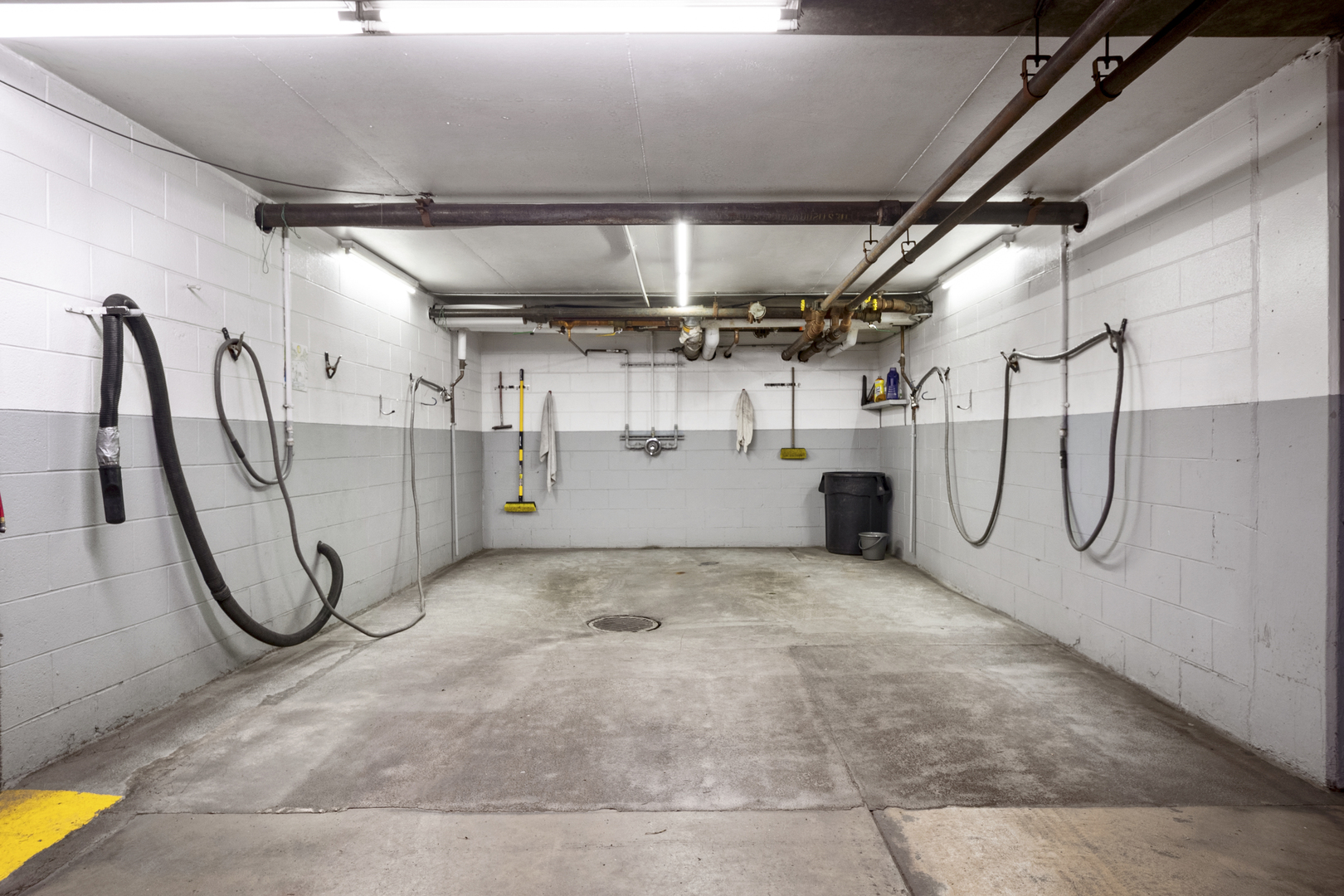 44 Park Lane, Unit 223 Park Ridge, IL 60068 - Photo 21 of 28 a view of a garage