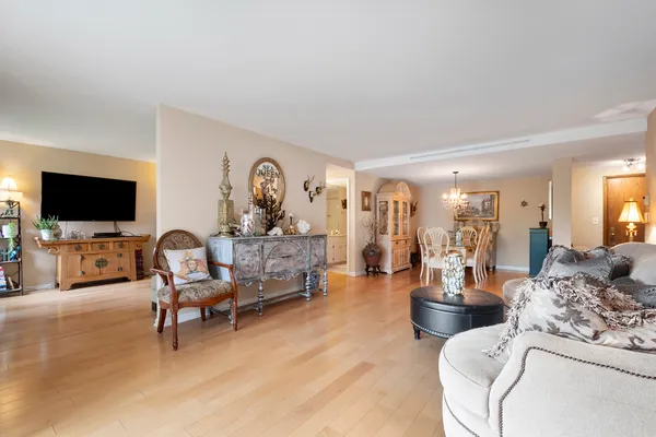 $469,900 | 44 Park Lane, Unit 223, Park Ridge, IL 60068
