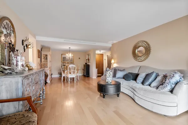 $469,900 | 44 Park Lane, Unit 223, Park Ridge, IL 60068