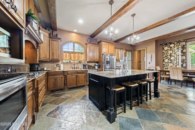 $549,000 | 124 Edmund Lane, Eunice, LA 70535