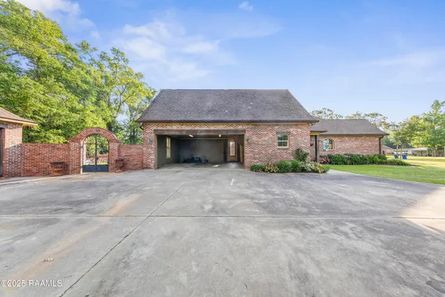 $549,000 | 124 Edmund Lane, Eunice, LA 70535