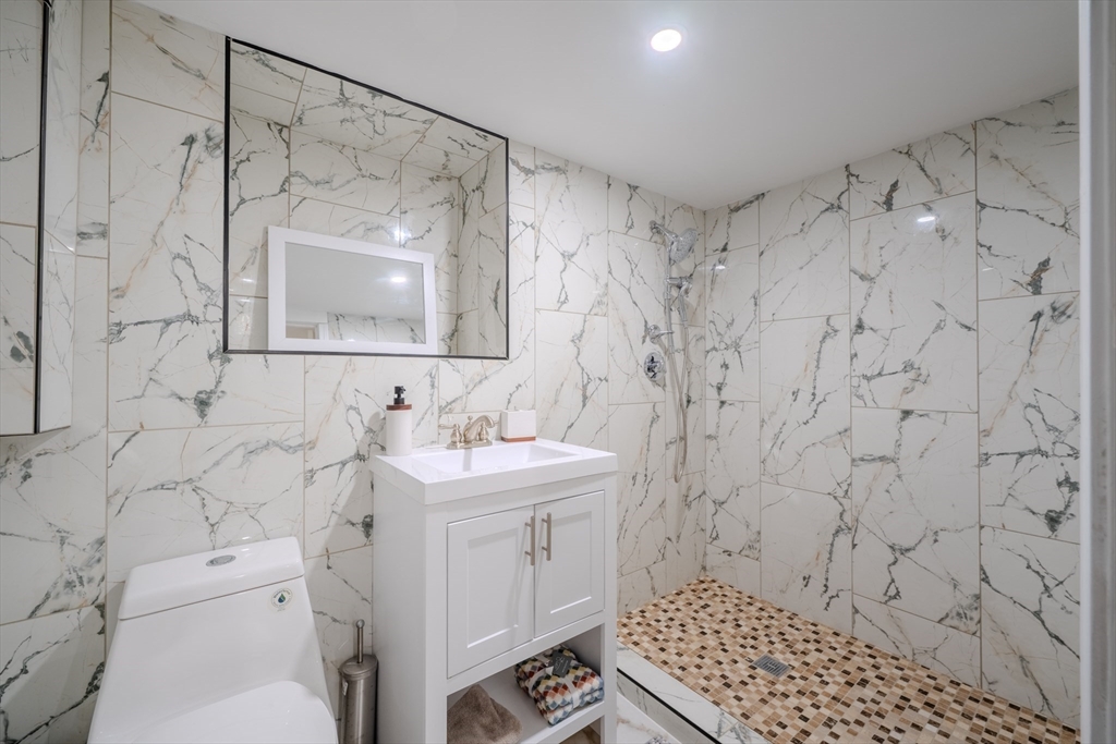 92 Wenham Street Danvers, MA 01923 - Photo 22 of 39