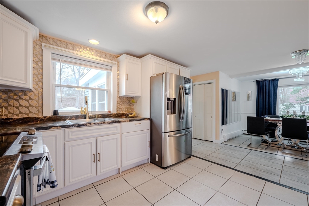92 Wenham Street Danvers, MA 01923 - Photo 4 of 39