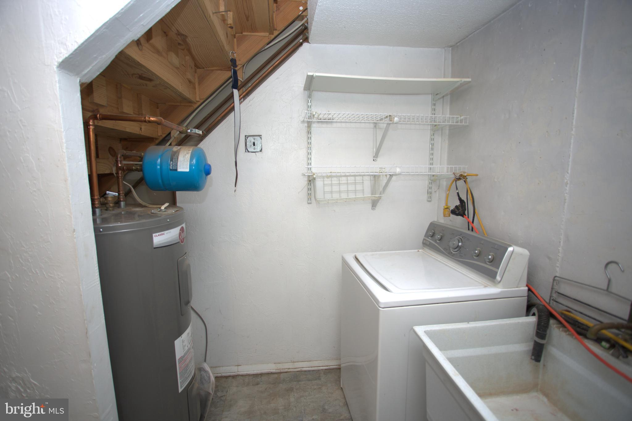 542 Chisholm Trail Lusby, MD 20657 - Photo 23 of 29 a utility room with dryer and washer