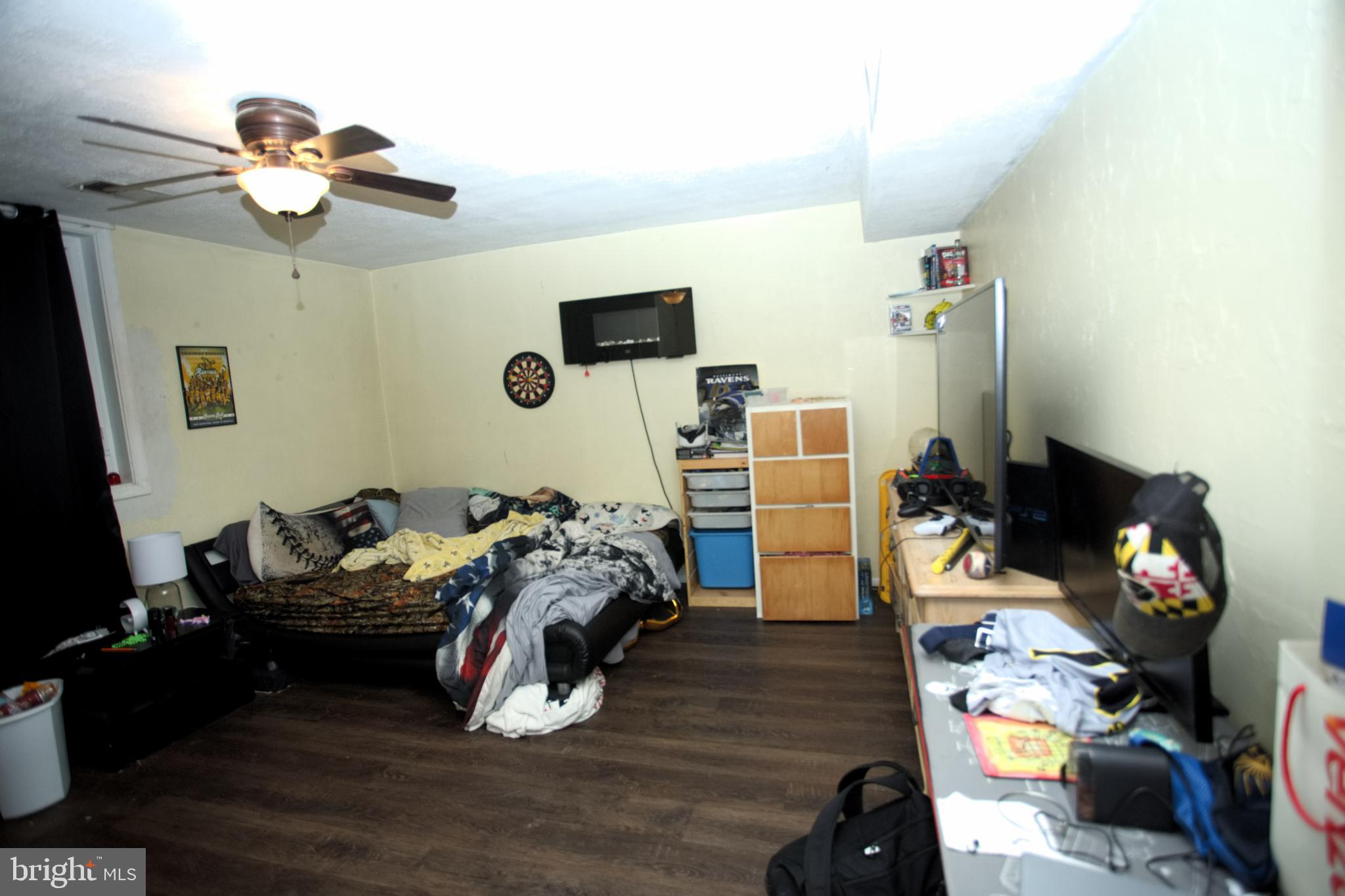 542 Chisholm Trail Lusby, MD 20657 - Photo 10 of 29 a living room with furniture