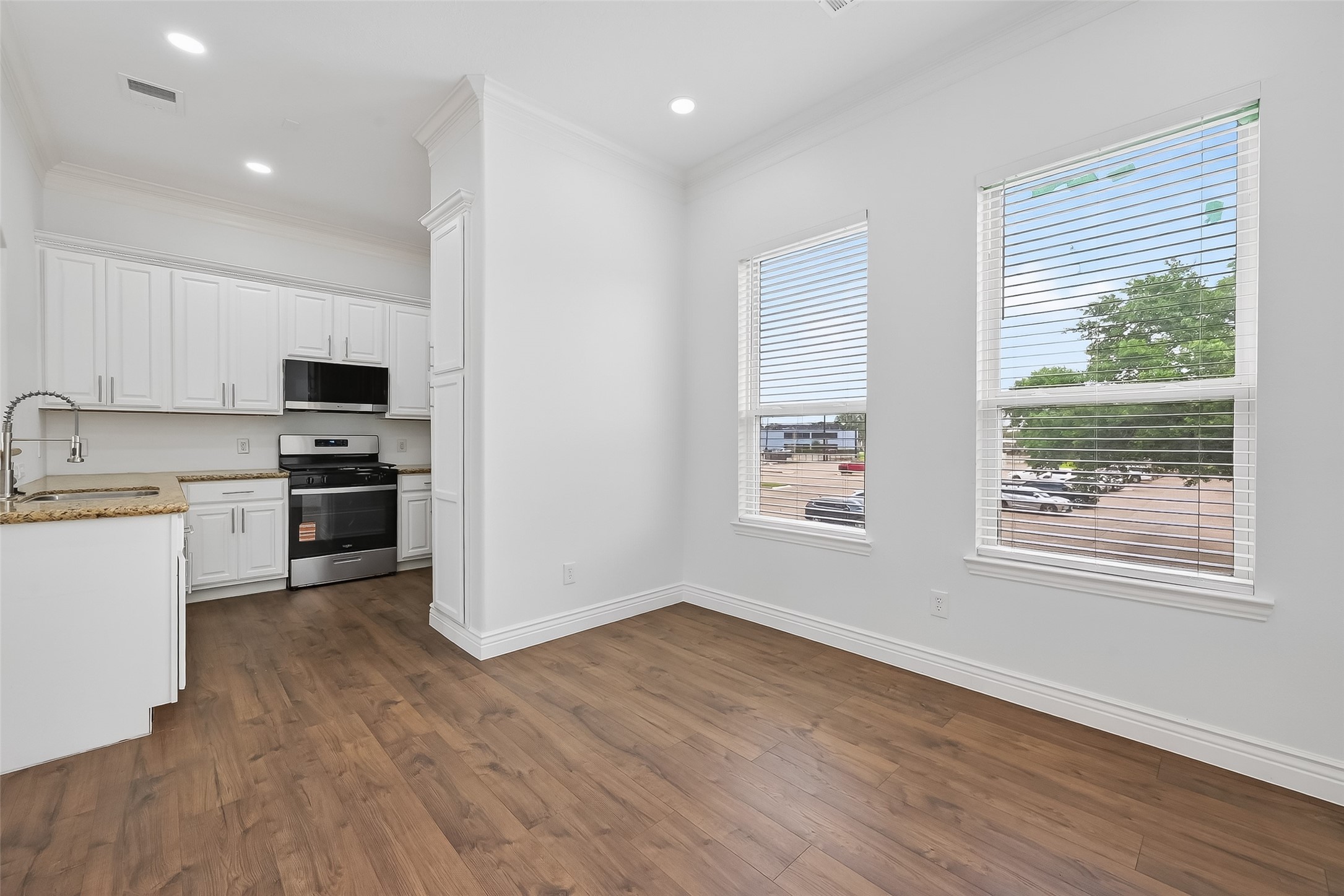 5919 Turtle Beach Lane Houston, TX 77036 - Photo 12 of 47