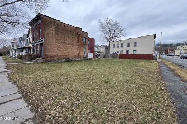$15,500 | 762 2nd Avenue, Troy, NY 12182