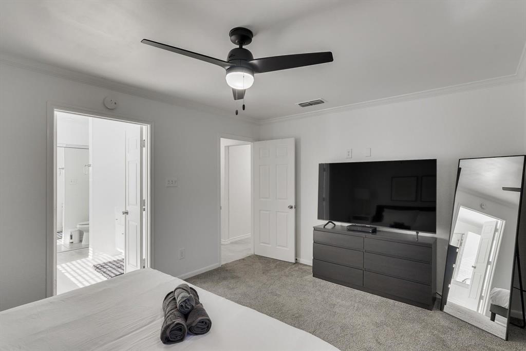 4402 Goodwin Drive Grand Prairie, TX 75052 - Photo 20 of 39 a living room with flat screen tv and a ceiling fan
