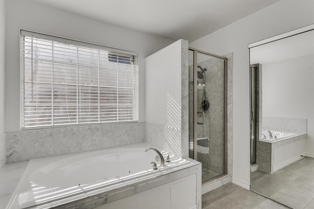 4402 Goodwin Drive Grand Prairie, TX 75052 - Photo 22 of 39 a bathroom with a bathtub and a shower