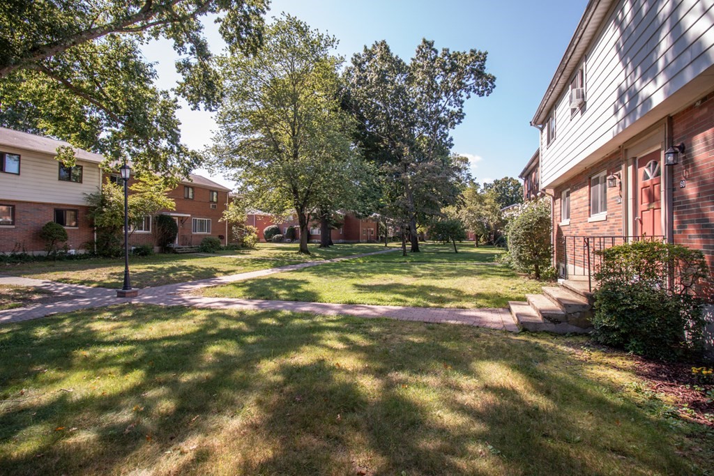 58 Bishop Drive, Unit 58 Framingham, MA 01702 - Photo 13 of 13 a view of a volley ball court