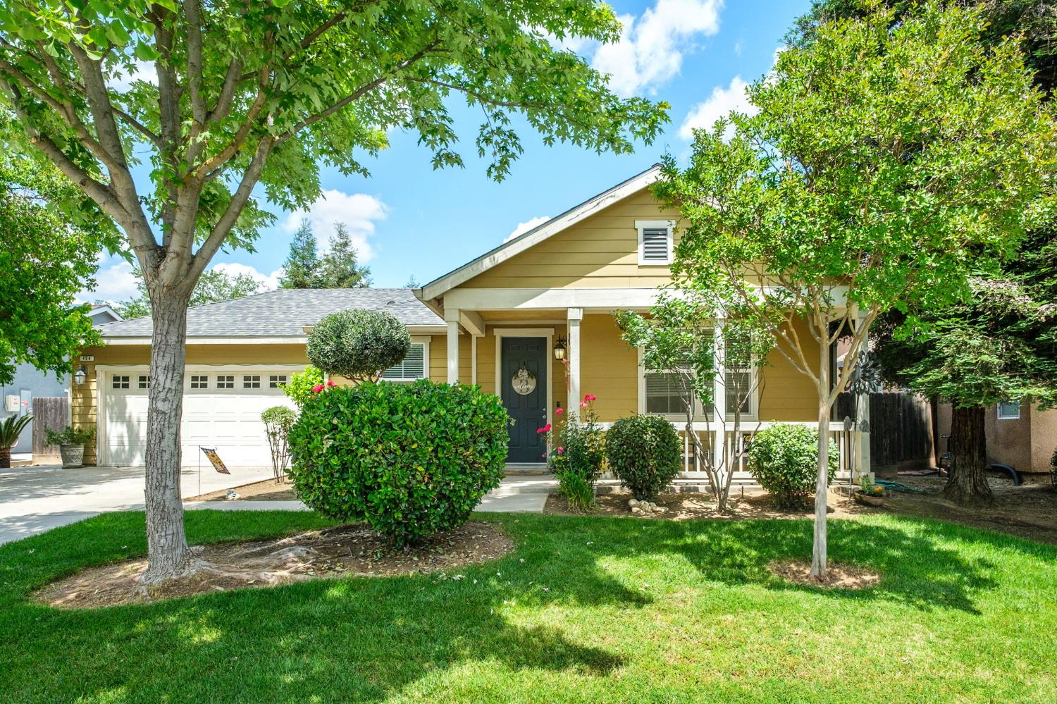 454 Sierra Avenue Reedley, CA 93654 - Photo 1 of 25 a view of a house with backyard sitting area and garden