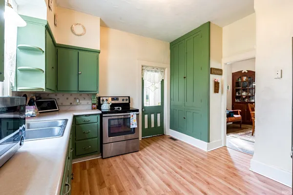 $194,900 | 401 North Walnut Street, North Manchester, IN 46962