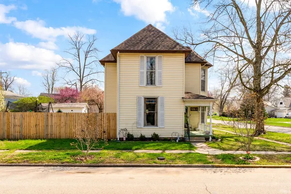 $194,900 | 401 North Walnut Street, North Manchester, IN 46962