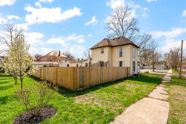$194,900 | 401 North Walnut Street, North Manchester, IN 46962