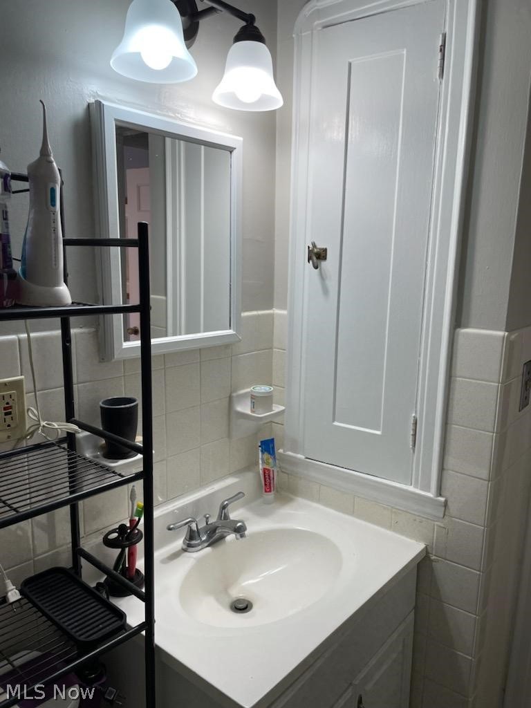 3131 Joslyn Road Cleveland, OH 44111 - Photo 9 of 20 Gallery Image 9