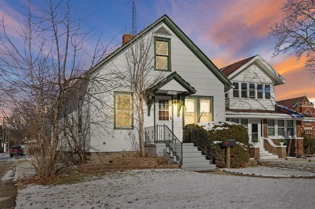 $189,000 | 2612 Roosevelt Road, Kenosha, WI 53143