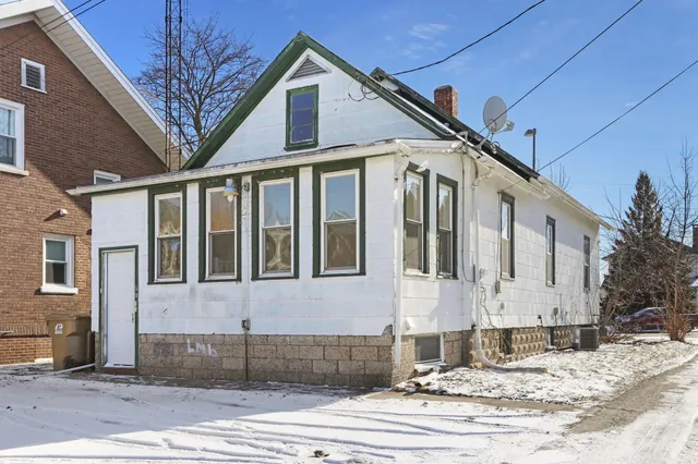 $179,000 | 2612 Roosevelt Road, Kenosha, WI 53143