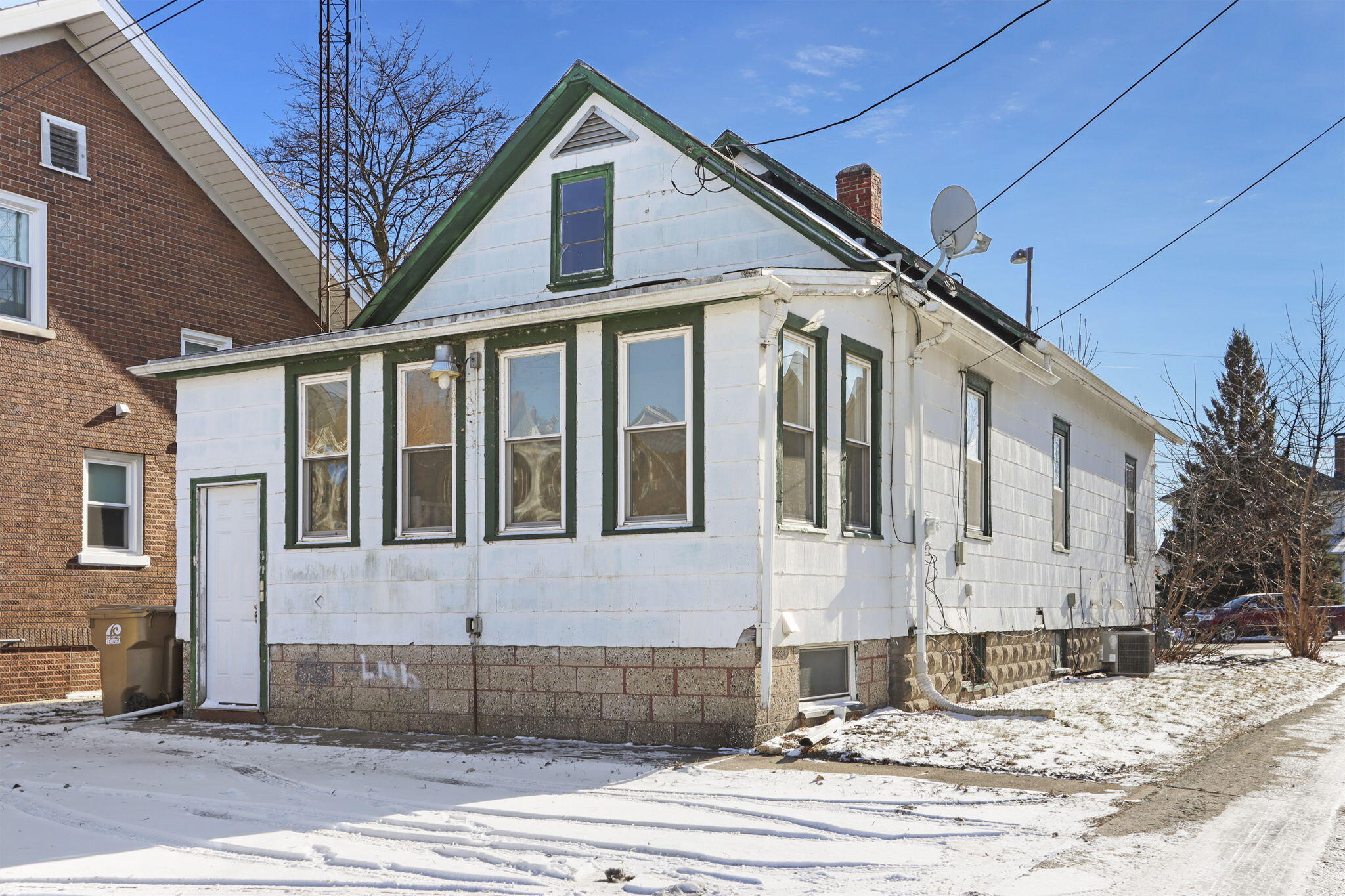 2612 Roosevelt Road Kenosha, WI 53143 - Photo 2 of 22 21-web-or-mls-2612 Roos - 2