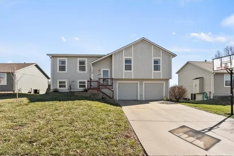 $325,000 | 17187 South Dodge Street, Gardner, KS 66030