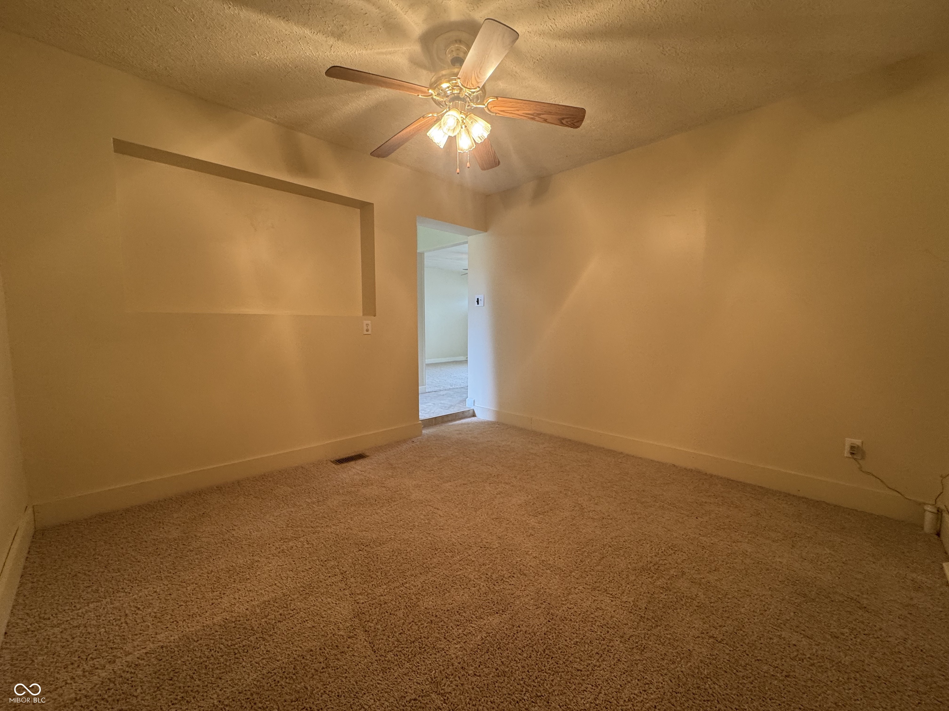 7929 Roy Road Indianapolis, IN 46219 - Photo 15 of 36 Gallery Image 15