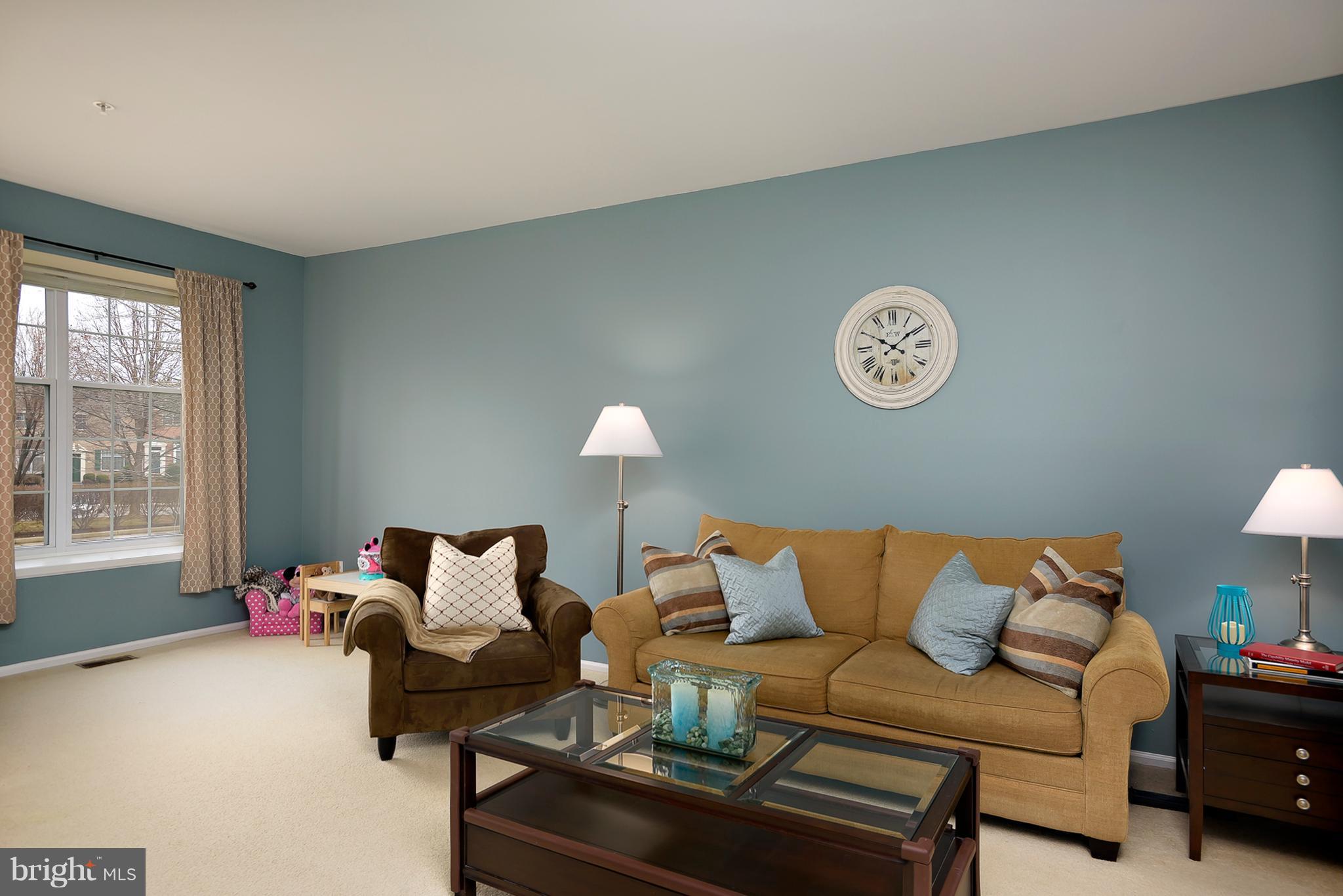 6384 Wind Rider Way Columbia, MD 21045 - Photo 5 of 30 Living Room