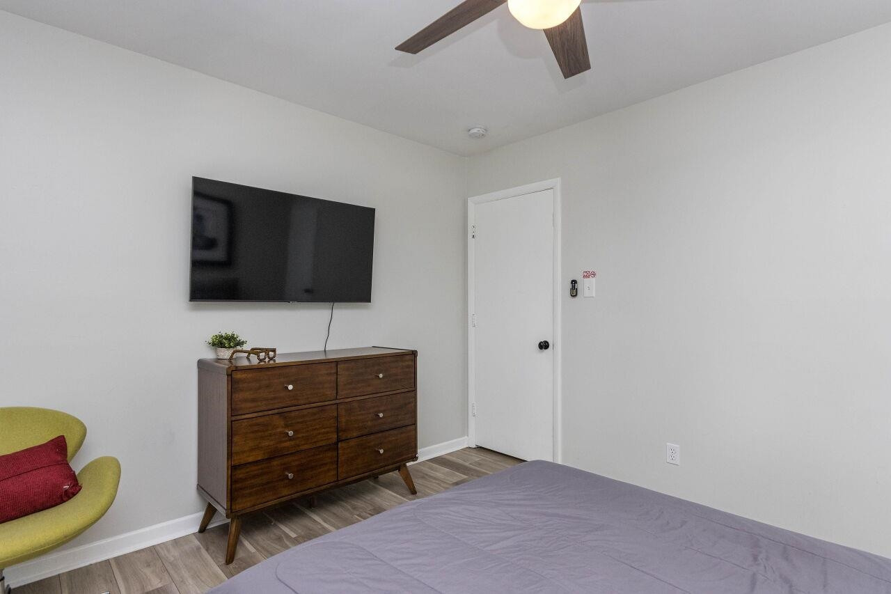 1415 Berkeley Street Durham, NC 27705 - Photo 18 of 24 a room with furniture and flat screen tv